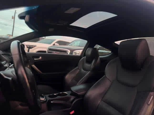 2014 Hyundai Genesis - Image 7 of 12
