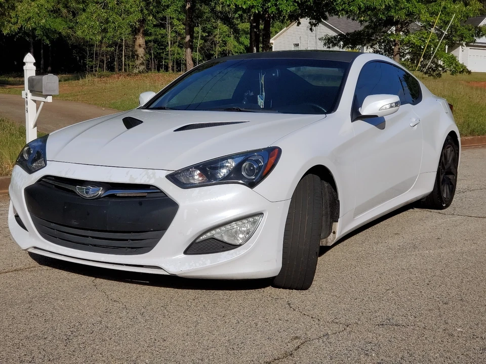2014 Hyundai Genesis - Image 2 of 7