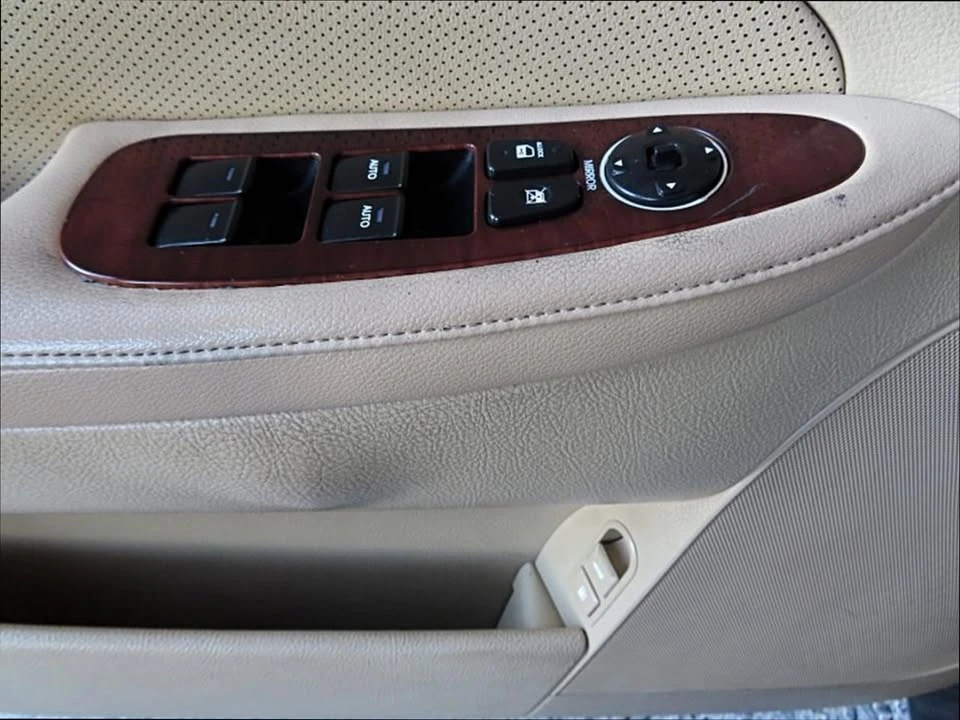 2014 Hyundai Genesis - Image 14 of 18