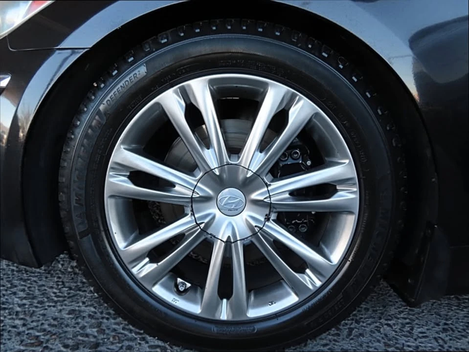 2014 Hyundai Genesis - Image 17 of 18