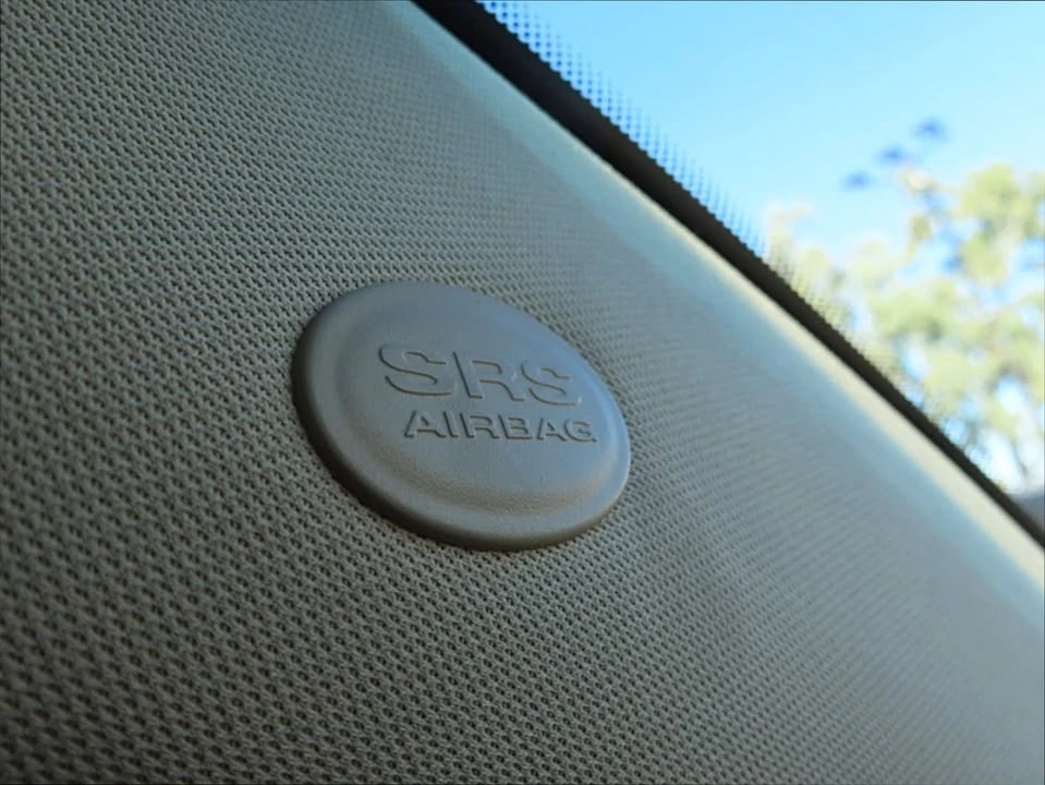 2014 Hyundai Genesis - Image 16 of 18