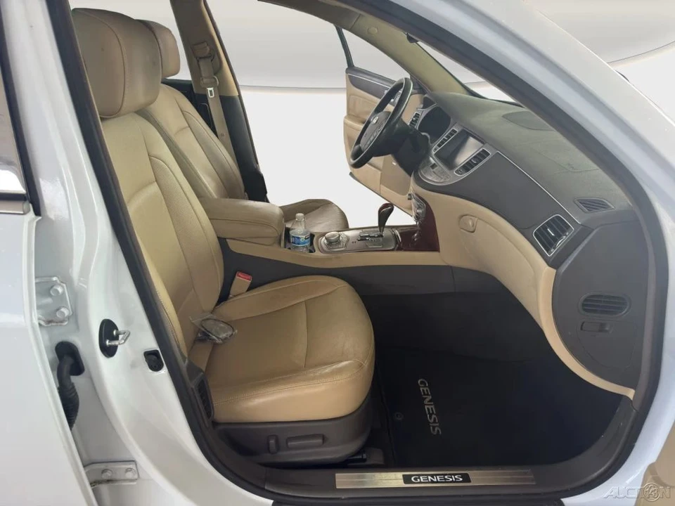 2014 Hyundai Genesis - Image 19 of 21