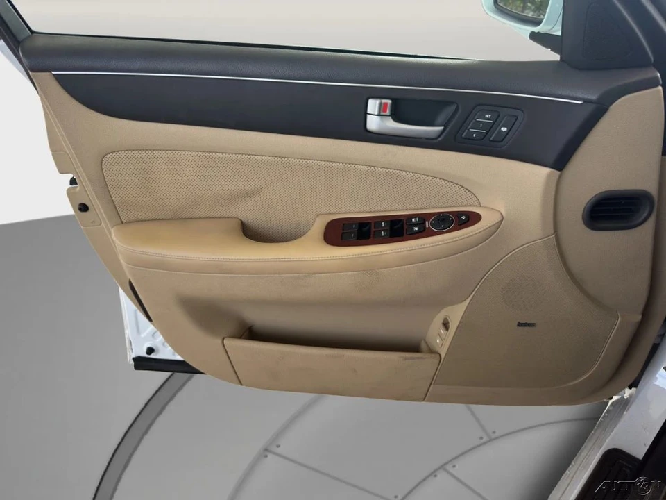 2014 Hyundai Genesis - Image 13 of 21
