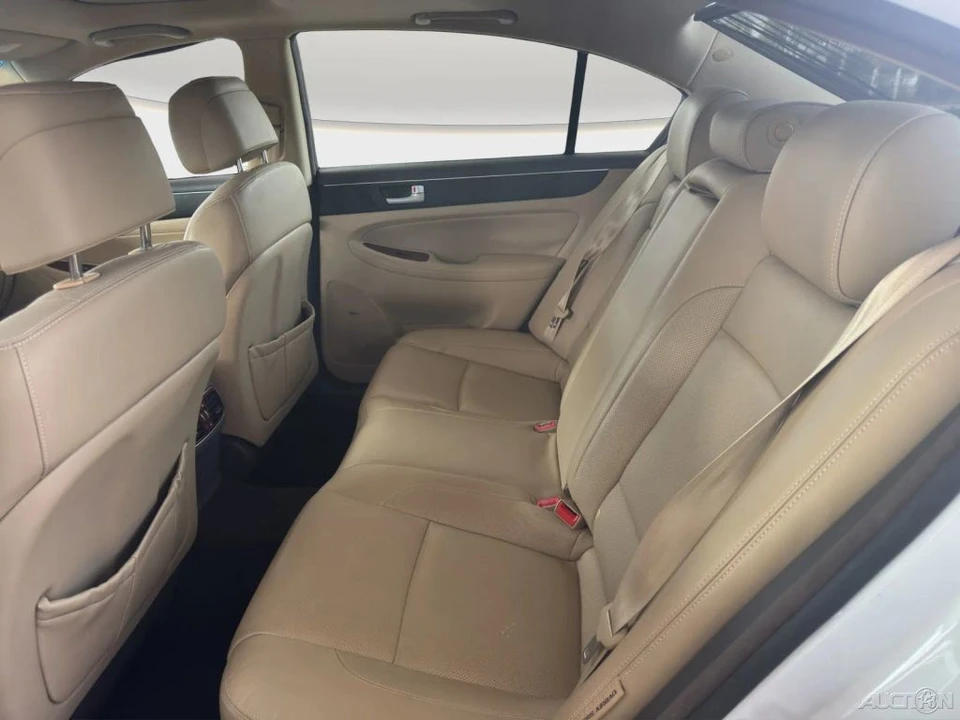 2014 Hyundai Genesis - Image 14 of 21