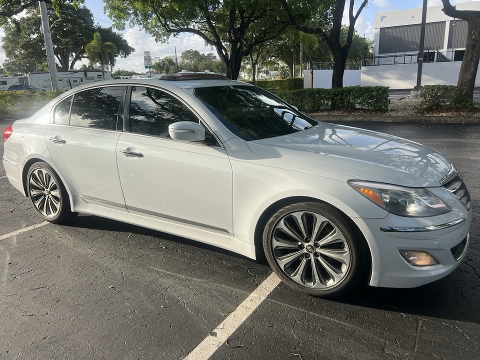 2014 Hyundai Genesis - Image 4 of 9