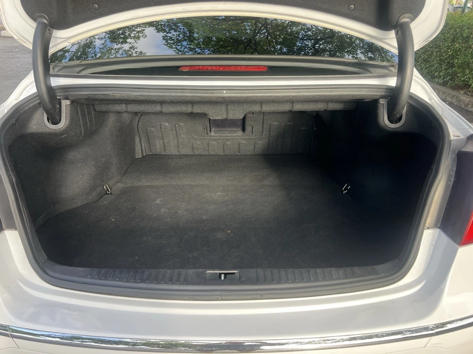 2014 Hyundai Genesis - Image 7 of 9