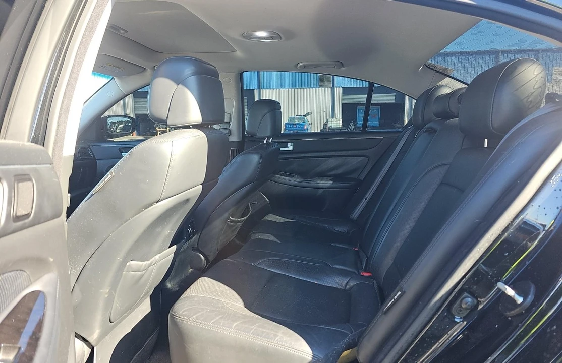 2014 Hyundai Genesis - Image 10 of 11
