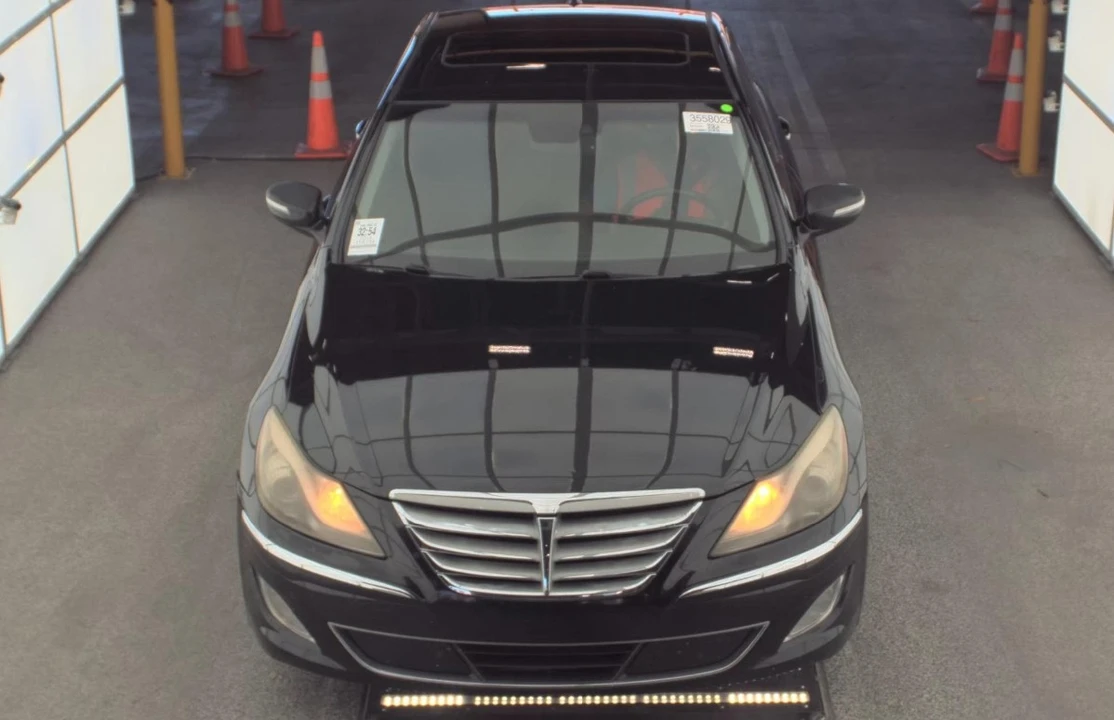 2014 Hyundai Genesis - Image 2 of 11