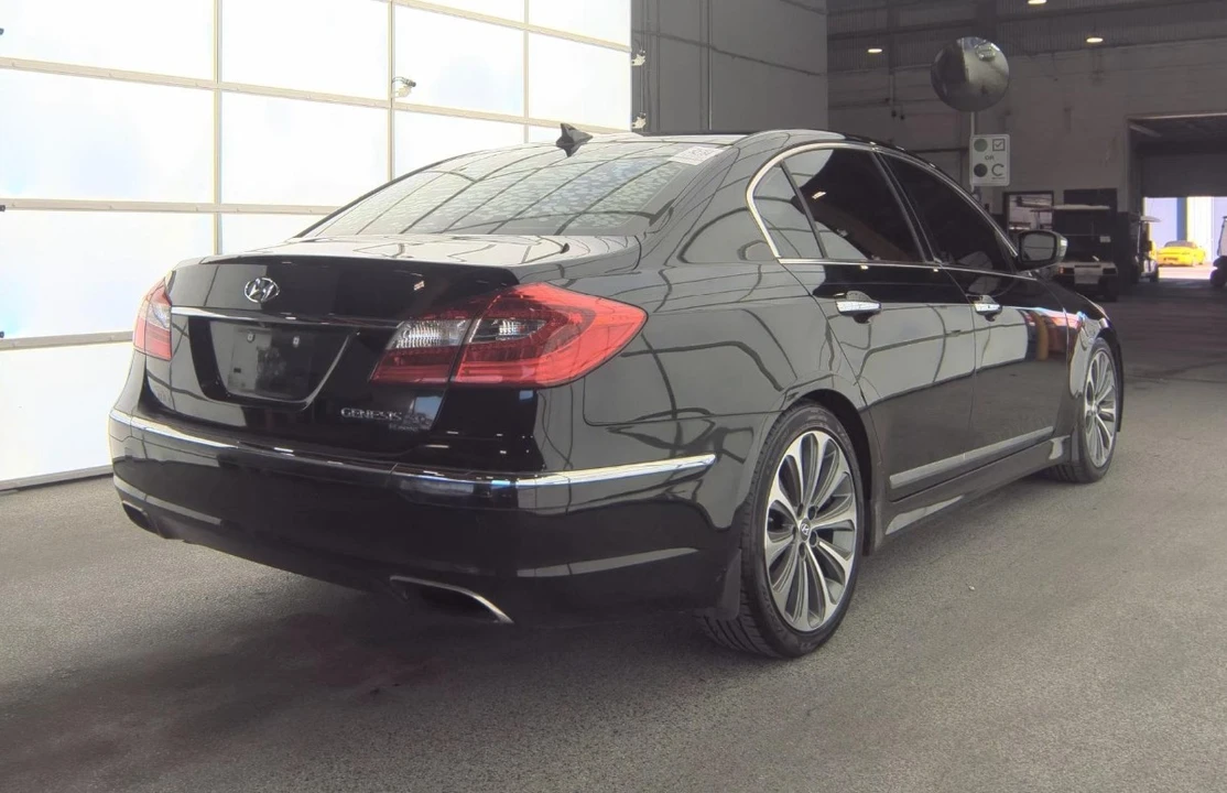 2014 Hyundai Genesis - Image 4 of 11