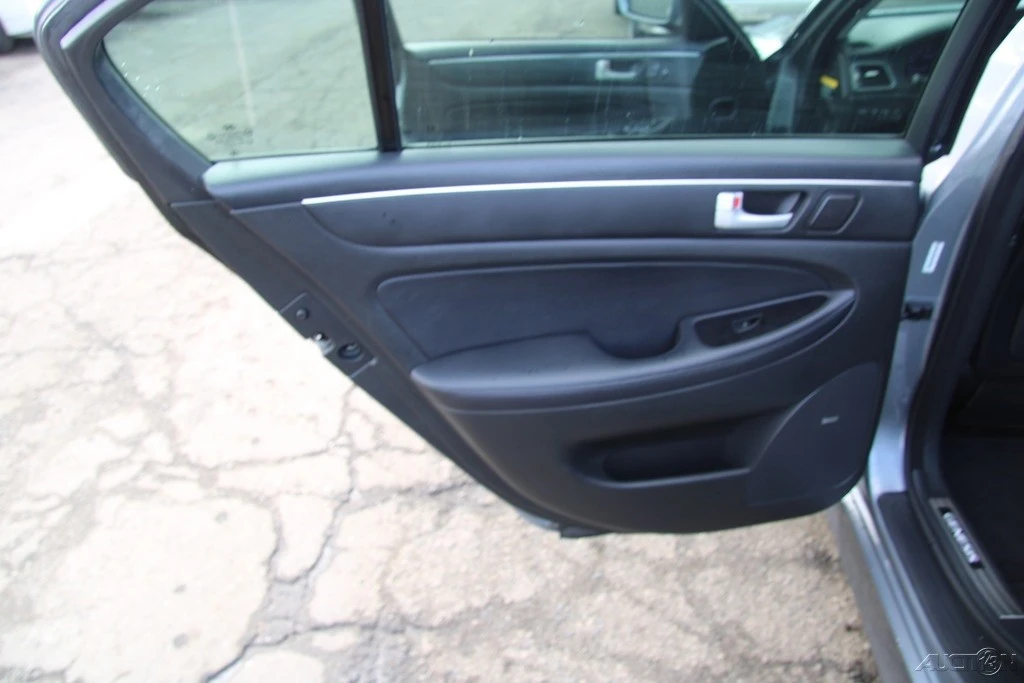 2014 Hyundai Genesis - Image 20 of 21