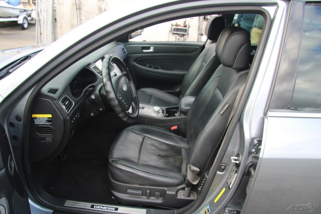 2014 Hyundai Genesis - Image 15 of 21
