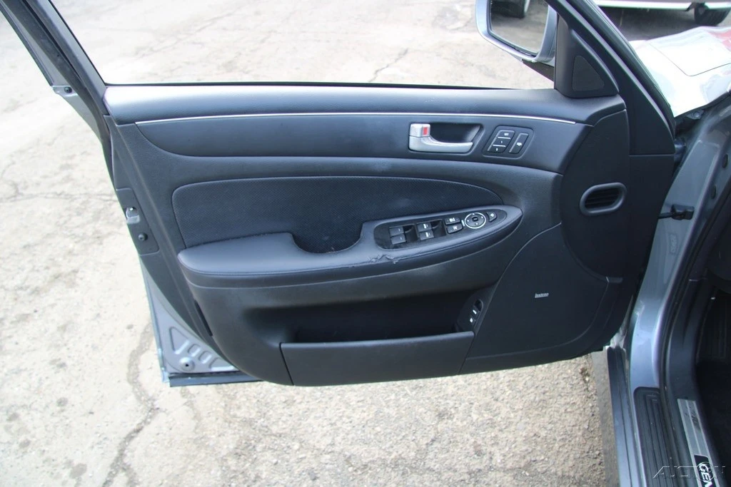 2014 Hyundai Genesis - Image 14 of 21