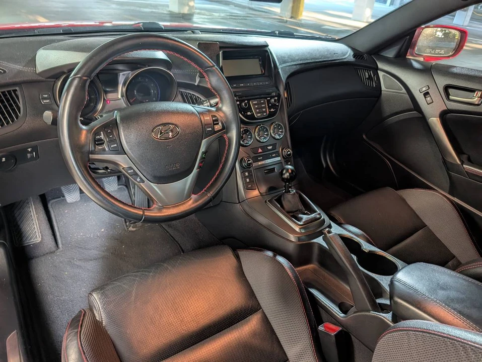 2014 Hyundai Genesis Coupe - Image 15 of 23