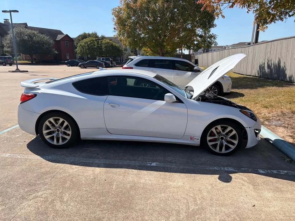 2014 Hyundai Genesis Coupe - Image 3 of 4