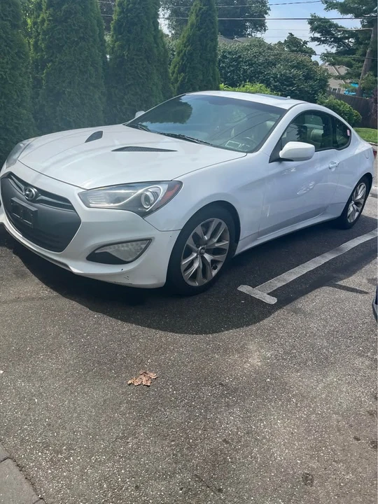 2014 Hyundai Genesis Coupe - Image 2 of 3