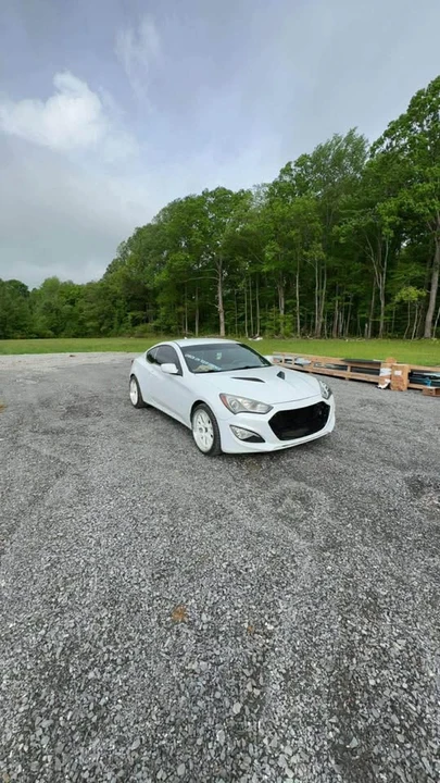 2014 Hyundai Genesis Coupe - Image 4 of 5