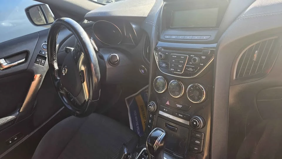 2014 Hyundai Genesis Coupe - Image 6 of 11