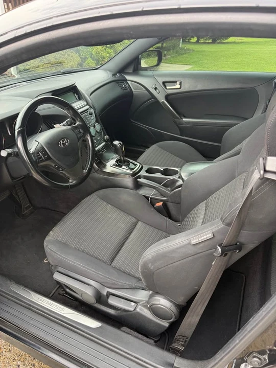2014 Hyundai Genesis Coupe - Image 10 of 11