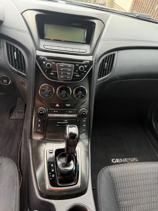 2014 Hyundai Genesis Coupe - Image 9 of 11