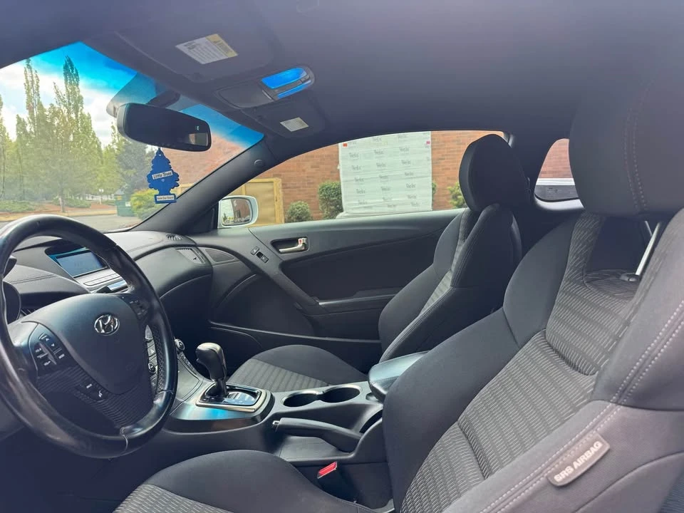 2014 Hyundai Genesis Coupe - Image 10 of 16
