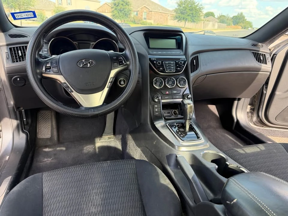 2014 Hyundai Genesis Coupe - Image 10 of 15