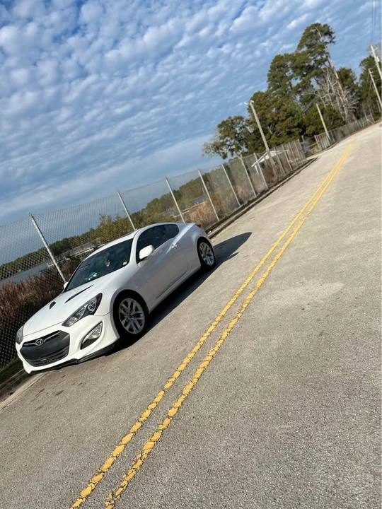 2014 Hyundai Genesis Coupe - Image 2 of 3