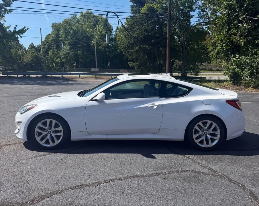 2014 Hyundai Genesis Coupe - Image 7 of 17