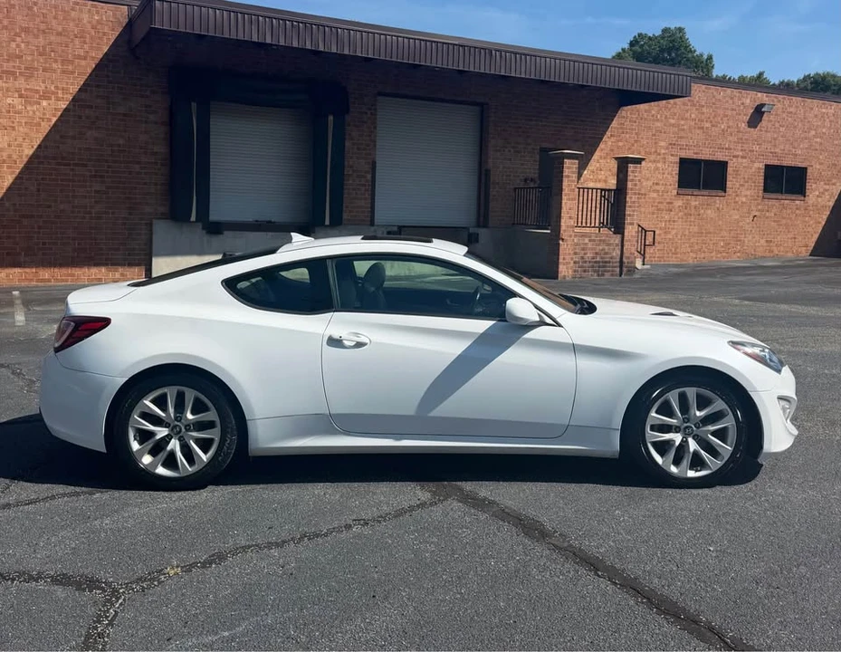 2014 Hyundai Genesis Coupe - Image 6 of 17