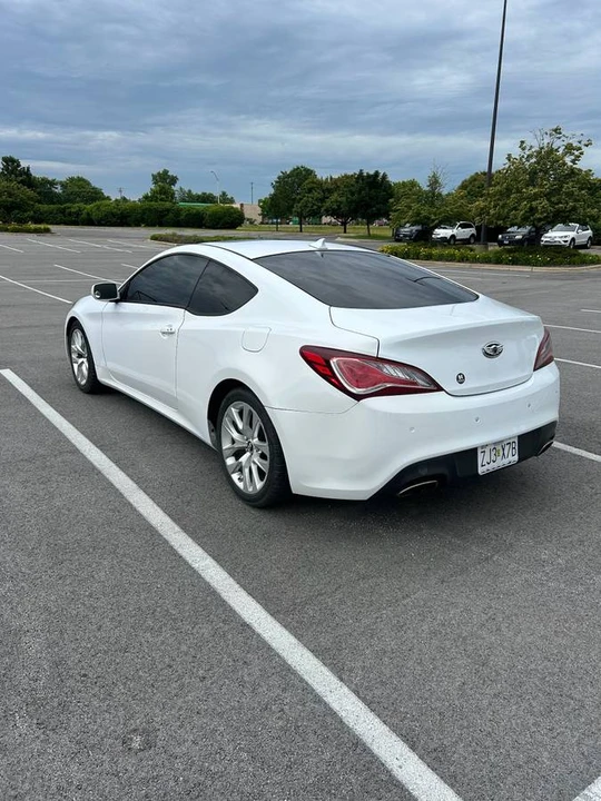 2014 Hyundai Genesis Coupe - Image 2 of 18