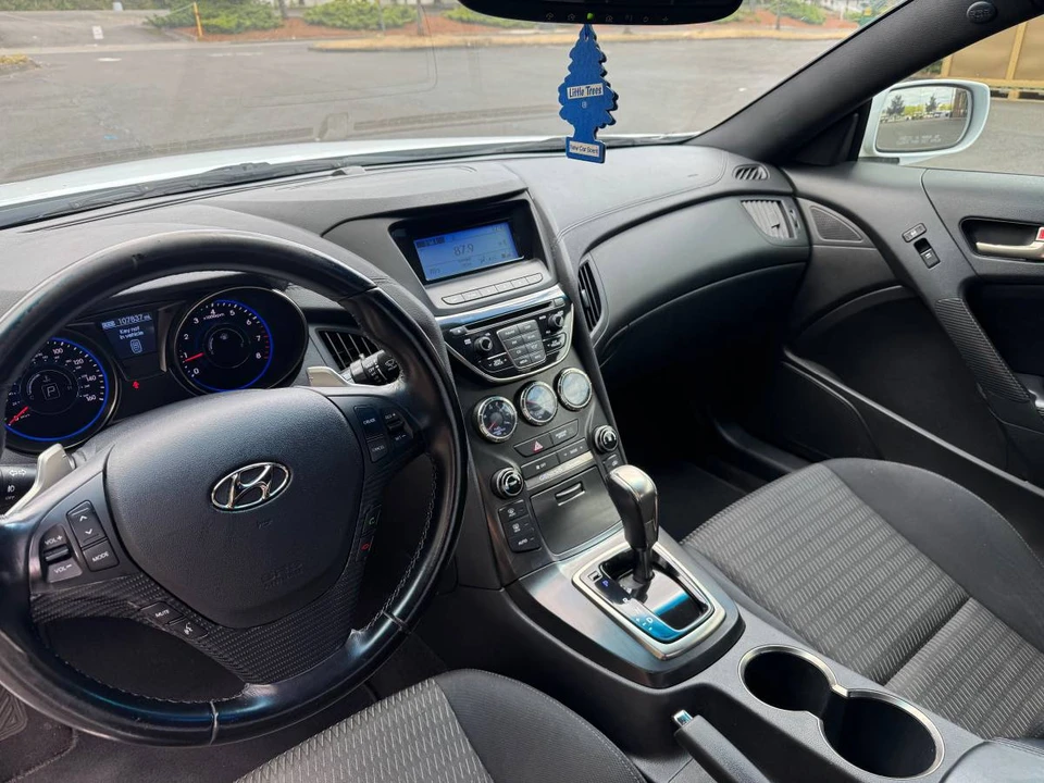 2014 Hyundai Genesis Coupe - Image 11 of 16