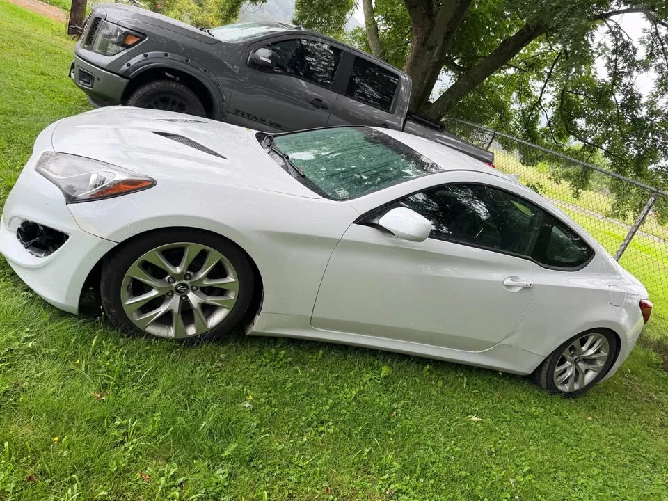 2014 Hyundai Genesis Coupe - Image 3 of 8
