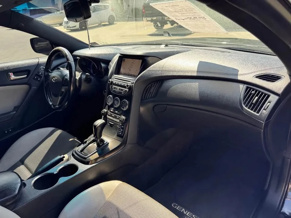 2014 Hyundai Genesis Coupe - Image 16 of 20