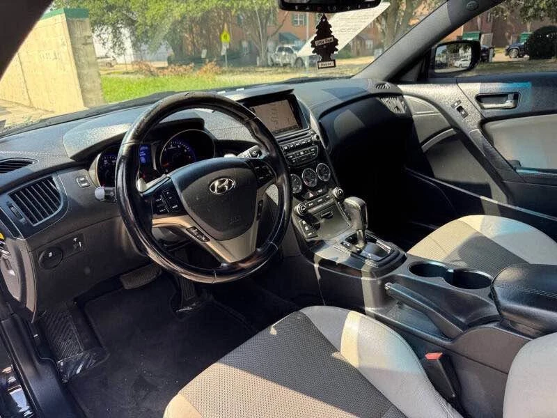 2014 Hyundai Genesis Coupe - Image 10 of 17