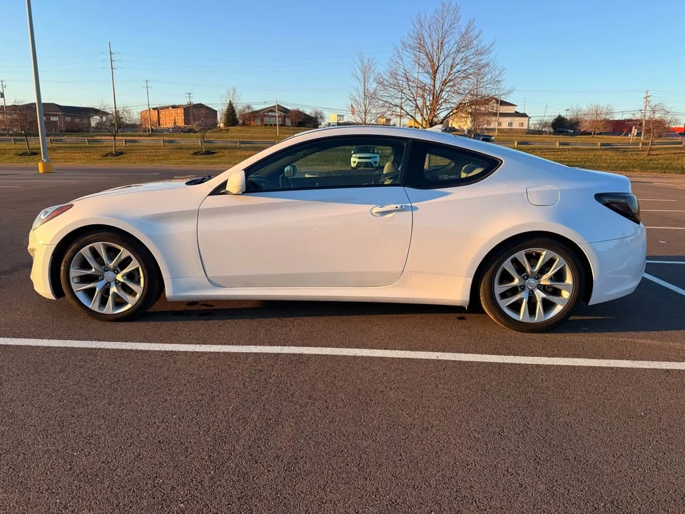 2014 Hyundai Genesis Coupe - Image 2 of 8