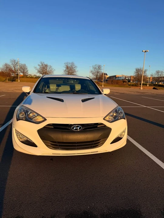 2014 Hyundai Genesis Coupe - Image 4 of 8