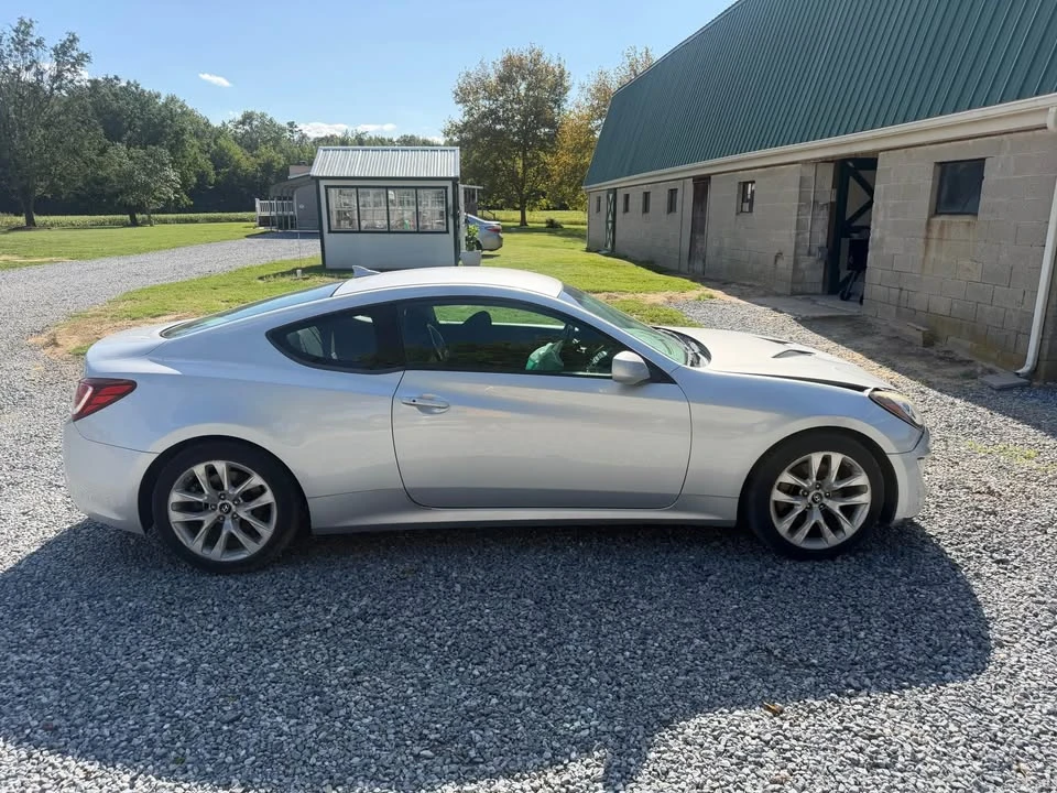 2014 Hyundai Genesis Coupe - Image 5 of 17