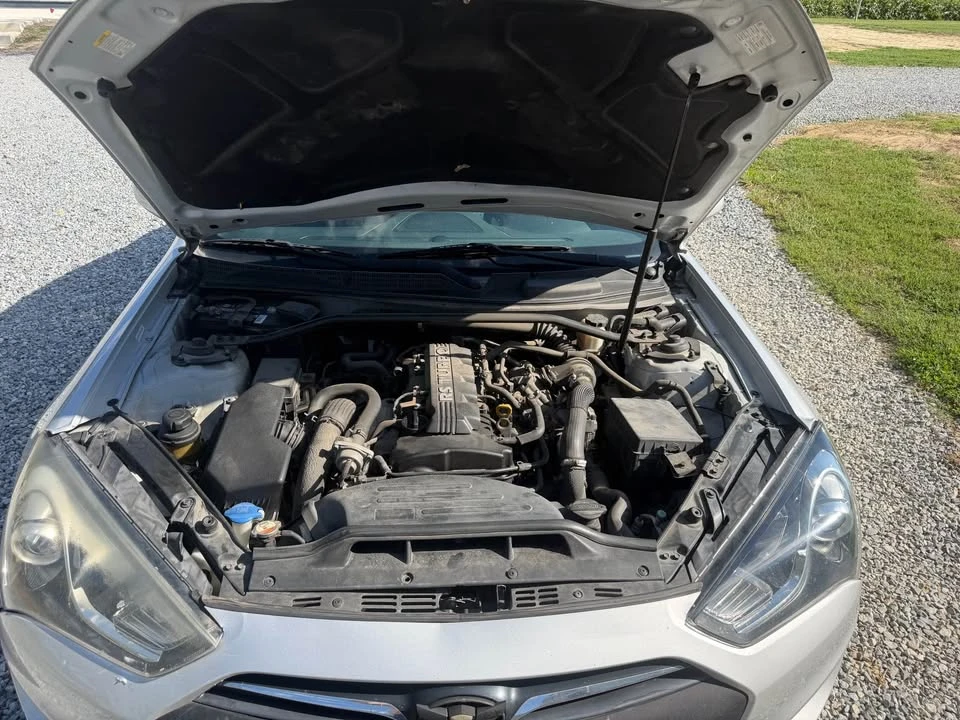 2014 Hyundai Genesis Coupe - Image 10 of 17