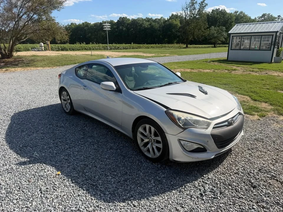2014 Hyundai Genesis Coupe - Image 4 of 17