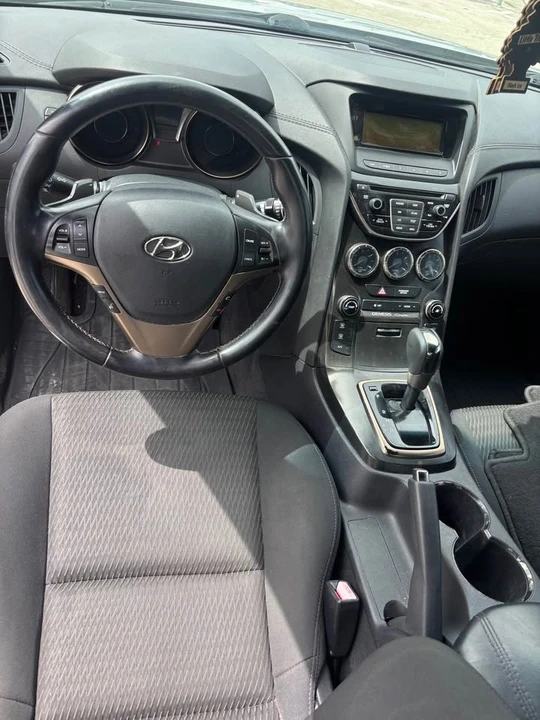 2014 Hyundai Genesis Coupe - Image 5 of 8