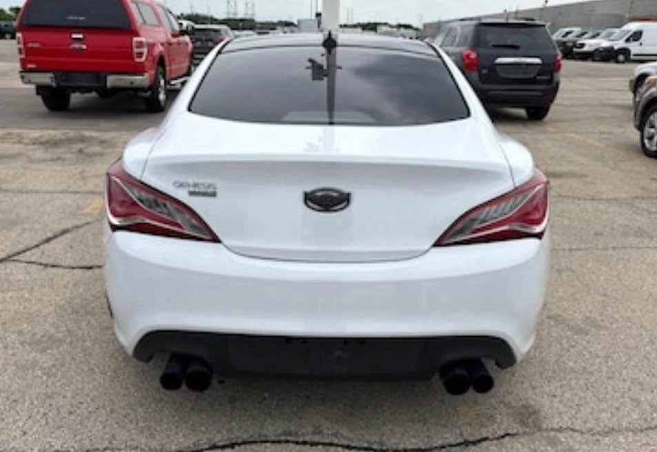 2014 Hyundai Genesis Coupe - Image 6 of 10