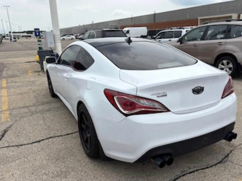 2014 Hyundai Genesis Coupe - Image 5 of 10