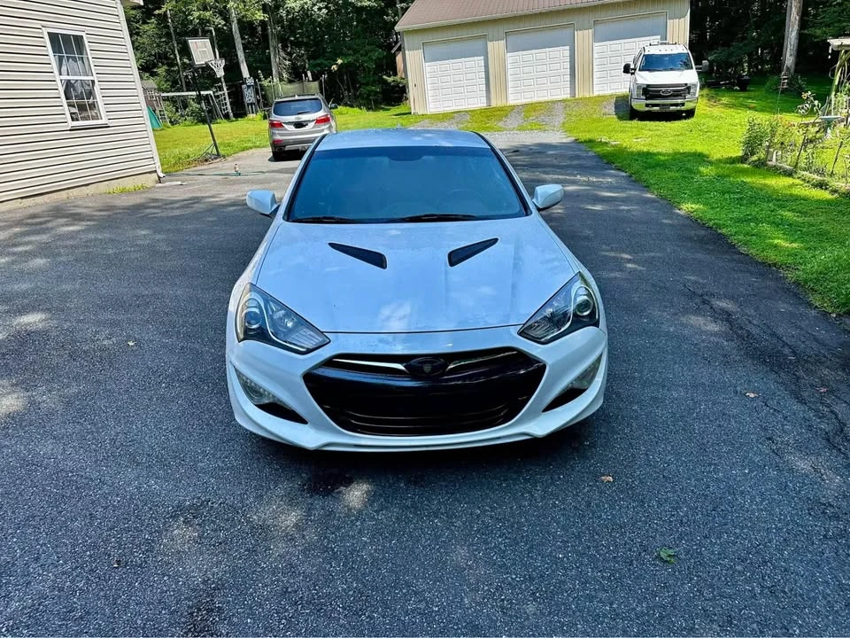 2014 Hyundai Genesis Coupe - Image 2 of 11
