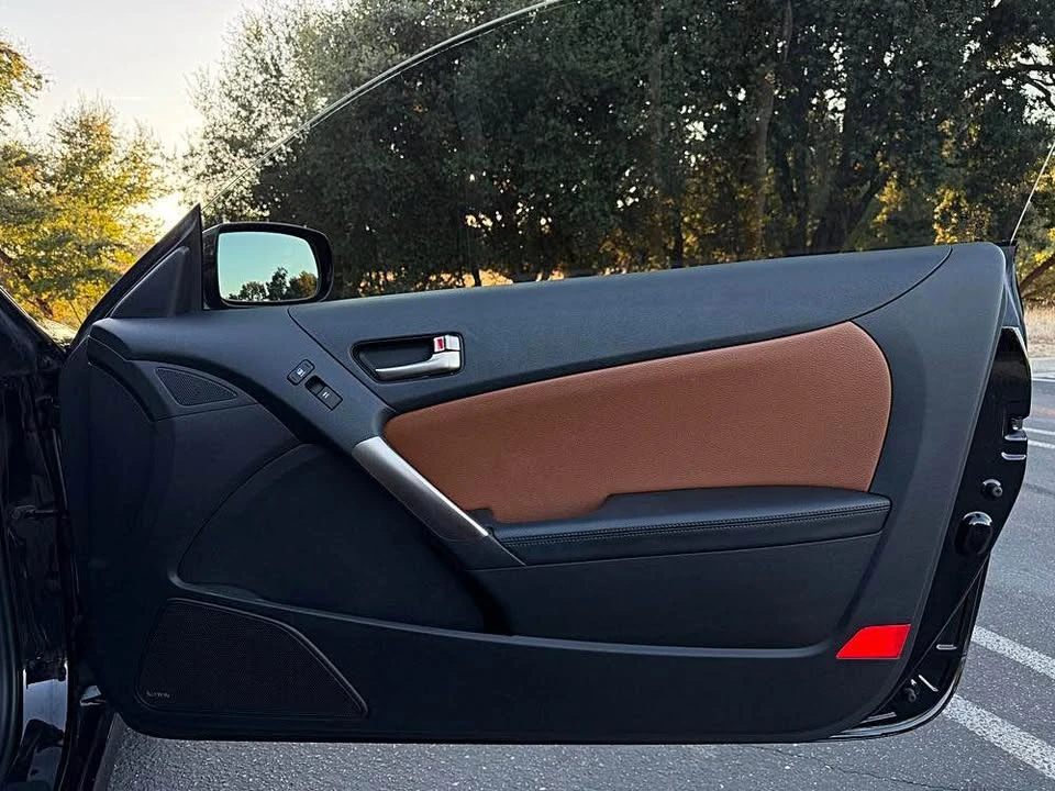 2014 Hyundai Genesis Coupe - Image 10 of 20