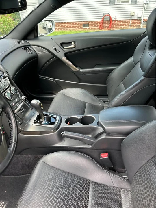 2014 Hyundai Genesis Coupe - Image 16 of 20