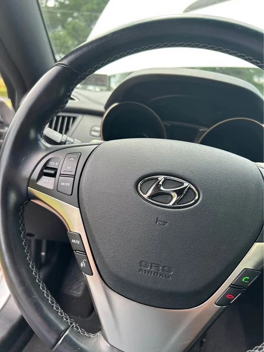 2014 Hyundai Genesis Coupe - Image 14 of 20