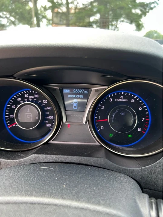 2014 Hyundai Genesis Coupe - Image 15 of 20