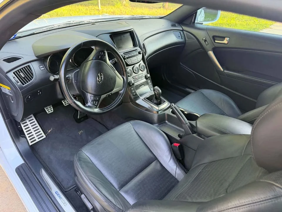 2014 Hyundai Genesis Coupe - Image 10 of 12