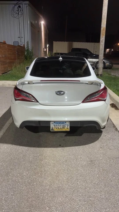 2014 Hyundai Genesis Coupe - Image 2 of 2