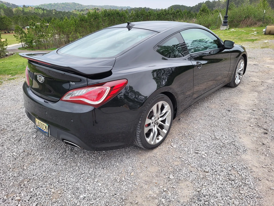 2014 Hyundai Genesis Coupe - Image 11 of 31