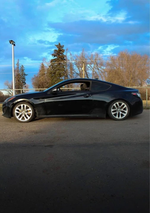 2014 Hyundai Genesis Coupe - Image 9 of 11